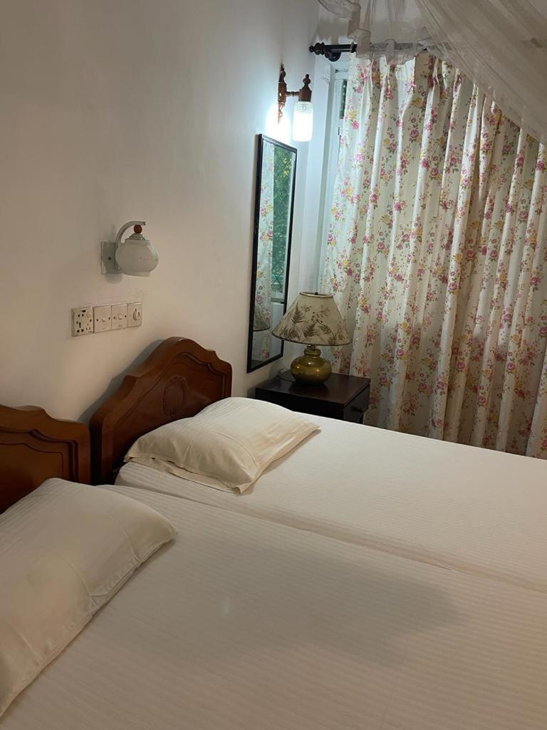Kandy Inn Madugalle'S Family Guest House Zewnętrze zdjęcie