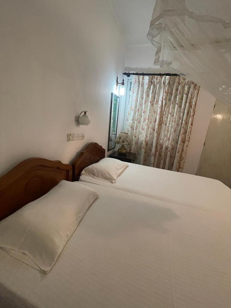 Kandy Inn Madugalle'S Family Guest House Zewnętrze zdjęcie