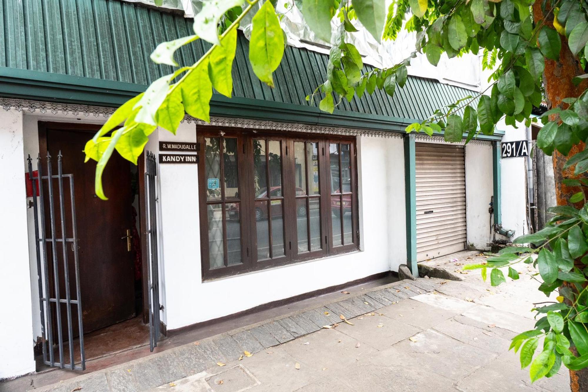 Kandy Inn Madugalle'S Family Guest House Zewnętrze zdjęcie