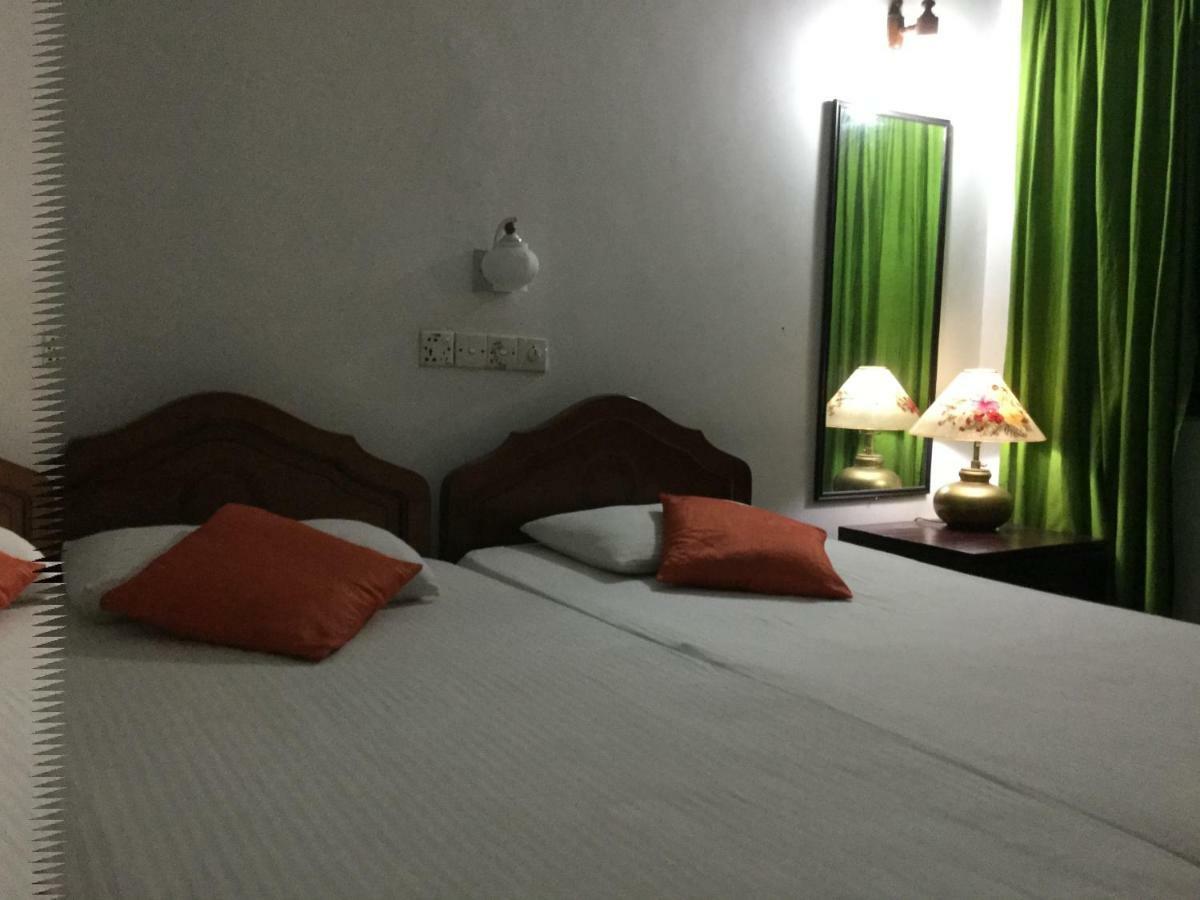Kandy Inn Madugalle'S Family Guest House Zewnętrze zdjęcie