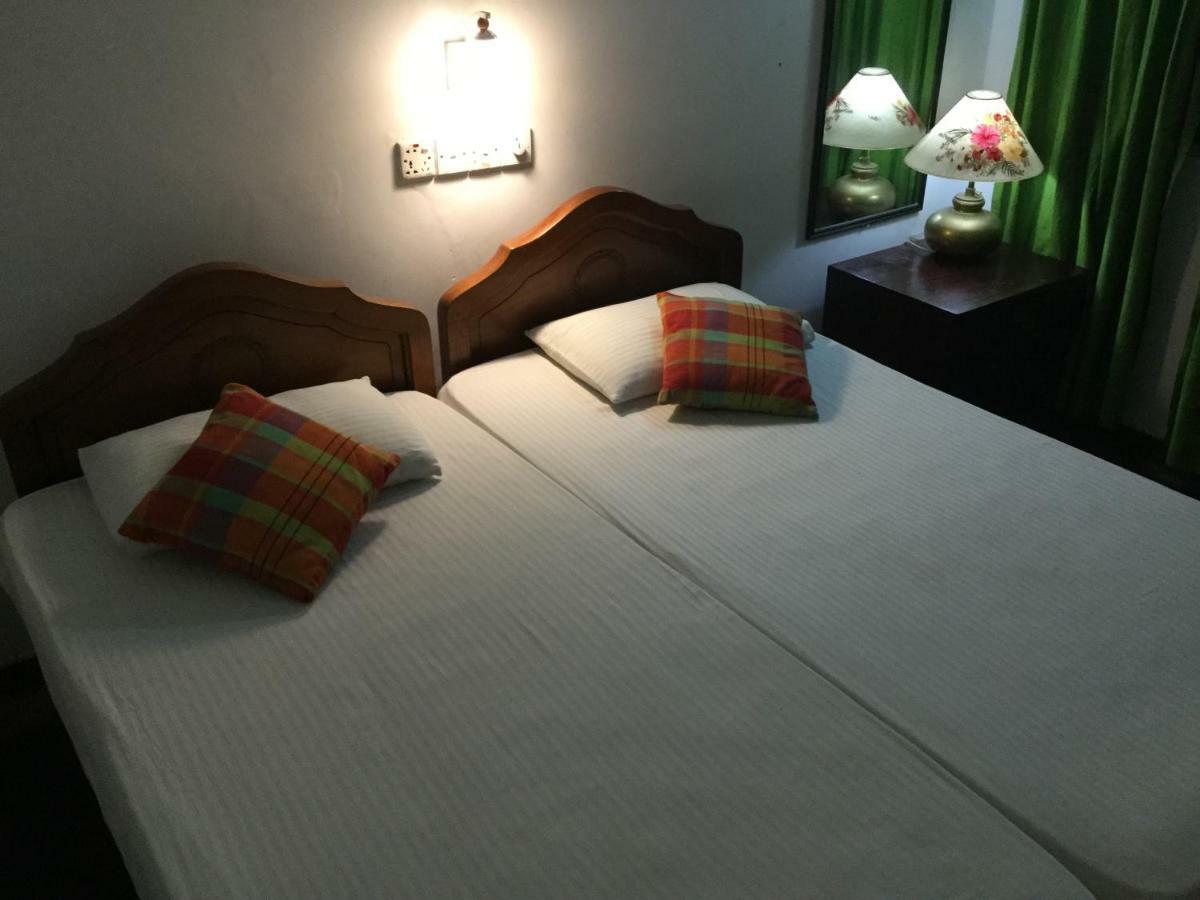 Kandy Inn Madugalle'S Family Guest House Zewnętrze zdjęcie